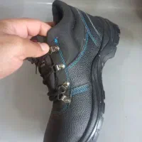 کفش و لباس کار نو حدود پنج دست