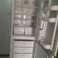 یک عدد یخچال فریزر سالم به فروش میرسد