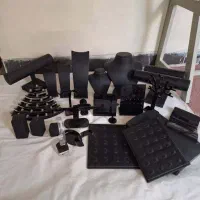 مانکن طلا وبدلیجات به فروش میرسد