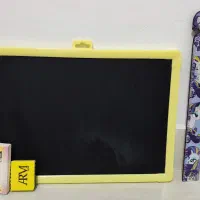 تخته و چهار رنگ گچ و خط‌کش و تخته پاک کن