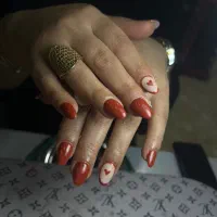 کاشت ناخن ۴۰۰