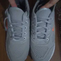 کفش اسپرت زنانه در حد نو