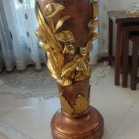 میز تلفن یا گلدان پایه دار کنار سالنی