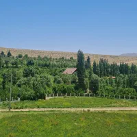 زمین ششدانگ  تاپ لوکیشن روستا نام آور فیروزکوه۲۲۰m