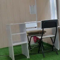 میز تحریر و ناخن