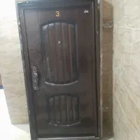 در ضد سرقت همراه با حفاظ آهنی قیمت ۷۰۰۰۰۰۰ تومن