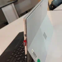 سرفیس i58گیگ به همراه کیبورد