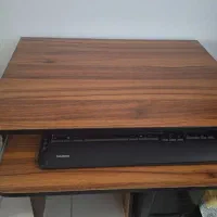 میز تحریر و کامپیوتر