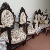 یک دست مبل9نفره بایک میزبزرگ و2عددکوچک