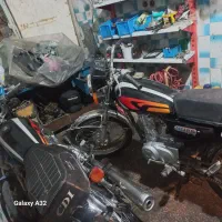 تعدادی موتور پارکینگی تمیز