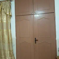 در کمد چوبی دیواری  همراه با چارچوب