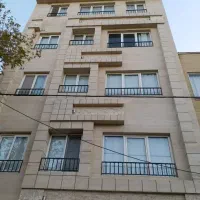 یک نفر نیروی کار خانم برای منزل