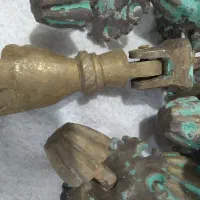 در کوب قدیمی پنجه دست