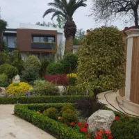 تعویض خاک گلدان و باغچه کاری شخم و هرس در محل