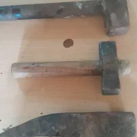 یک عددپتک یک عدد کلنگ وچکش