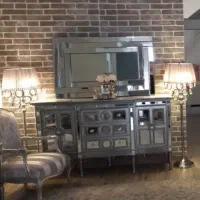 یک جفت آباژور کنار سالنی وارداتی