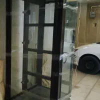 ویترین شیک و مینیمال چوبی شیشه ای