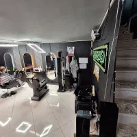 زیرزمین تجاری مکان شلوغ