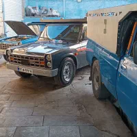 مکانیک خودرو تعمیر موتور روی کار