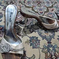 یک عدد صندل مجلسی کرم در حد نو ویک جفت کفش مجلسی|کیف، کفش، کمربند|کرج, عظیمیه|دیوار