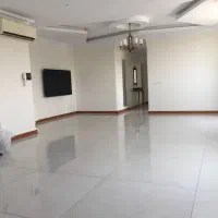 نظافتچی راه پله و ساختمان