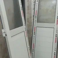 لت در سرویس بهداشتی بدون چهار چوب