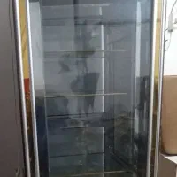 یخچال دو در دوطرف ویترین