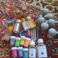 رزین و تعدادی اکلیل و رنگ