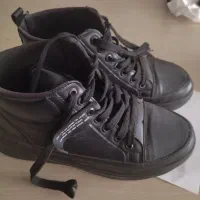 کفش|کیف، کفش، کمربند|برخوار, |دیوار