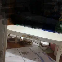 میز جلو مبلی سفید بزرگ