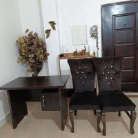 میز و دو صندلی شیک در حد نو-مناسب منزل و محل کار