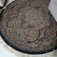 قالیچه گردوبیضی و کناره و پادری سورمه ای