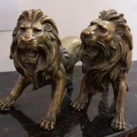 مجسمه برنزی شیر