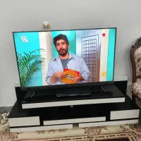 تلویزیون ۵۵ اینچ ایکس ویژن هوشمند همراه با میز