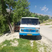 یک دستگاه مینی بوس بنز آماده انجام سرویس