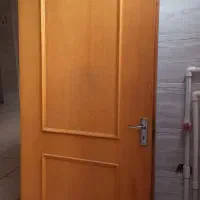 درب چوبی سالم به همراه دستگیره