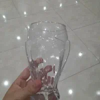 تعدادی پارچ لیوان