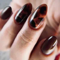 ترمیم و کاشت ناخن