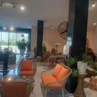 اقا برای نظافت مبلمان و سرایداری