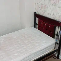 تخت یک نفره همراه با تشک