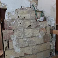 تخریب با هیلتی  گچ کاری بازسازی بنایی