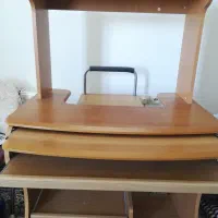 میز مطالعه و کامپیوتر