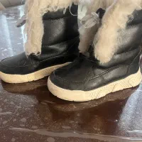 پوتین فقط دو سه بار پوشیده اونم تو ماشین فقط ۲۰۰