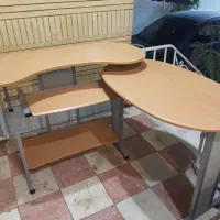 میز کامپیوتر دو لایه