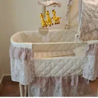 تخت کنار مادر سیمپلیسیتی