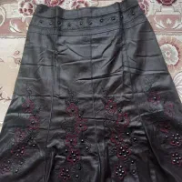 دامن گلدوزی شده
