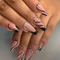 نیازمند به یک ناخن کار با مهارت