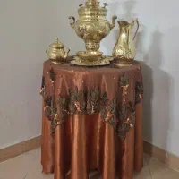 سماور گازی از جنس برنج با میز ورومیزی