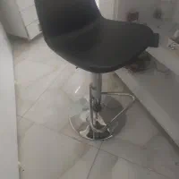 دو صندلی اوپن و پیشخوان