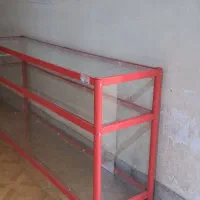 ویترین مغازه به فروش می‌رسد